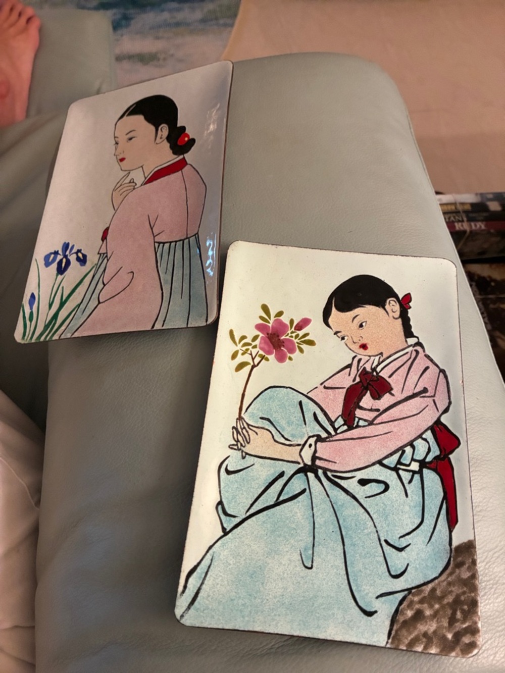 Vintage metal/copper tray with Japan/Asian women painted on them